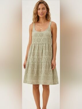 Sleeveless Eyelet Tiered Sundress in Sage Green Sz. L